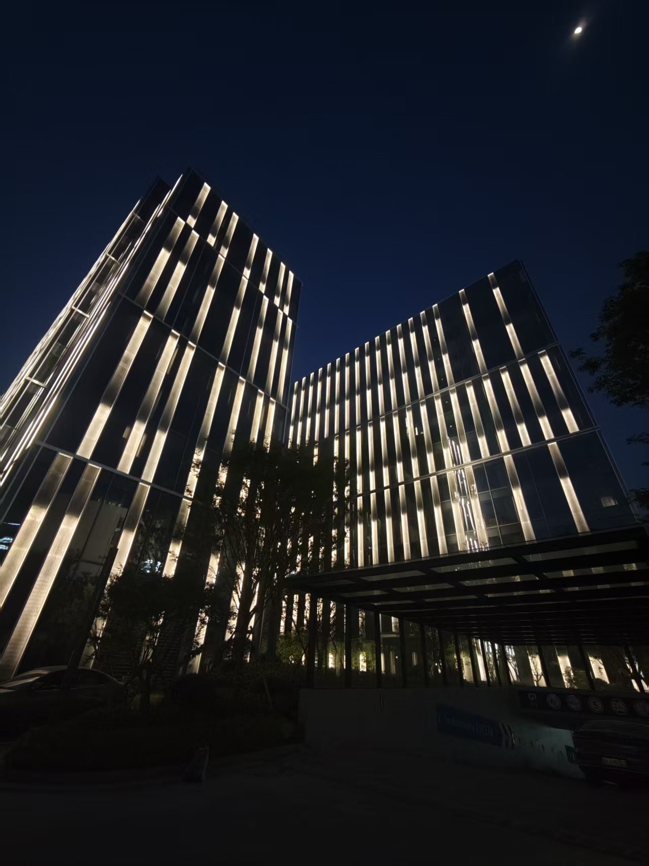 Shanghai Deli Building Façade Lighting Project (1)